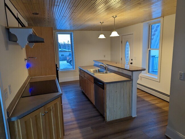 Foto del edificio - 211 OAK STREET S