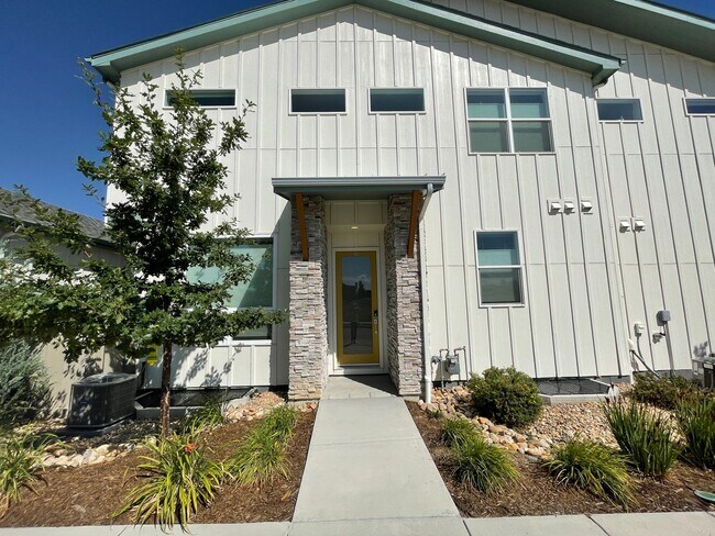 Building Photo - Pristine, West Facing Corner Unit in Lafay...