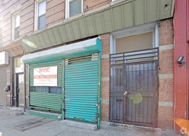 Foto del edificio - 111-04 Northern Blvd