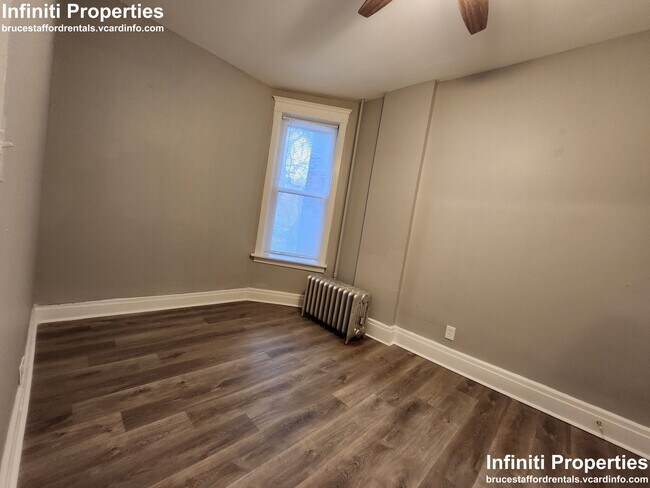 Building Photo - 1406 E 71st St