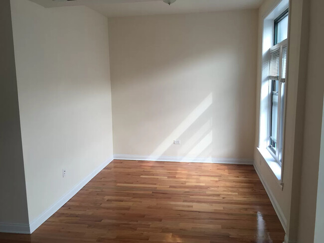 Foto del edificio - 2812 N Lincoln Ave
