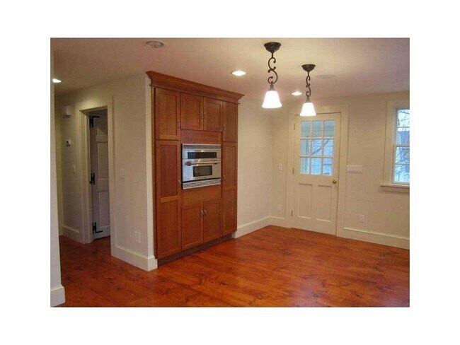 Building Photo - 57 Dewolf Ave