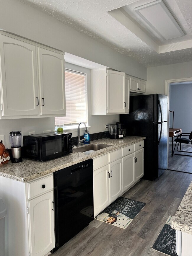 Building Photo - 11727 Scottsdale Dr