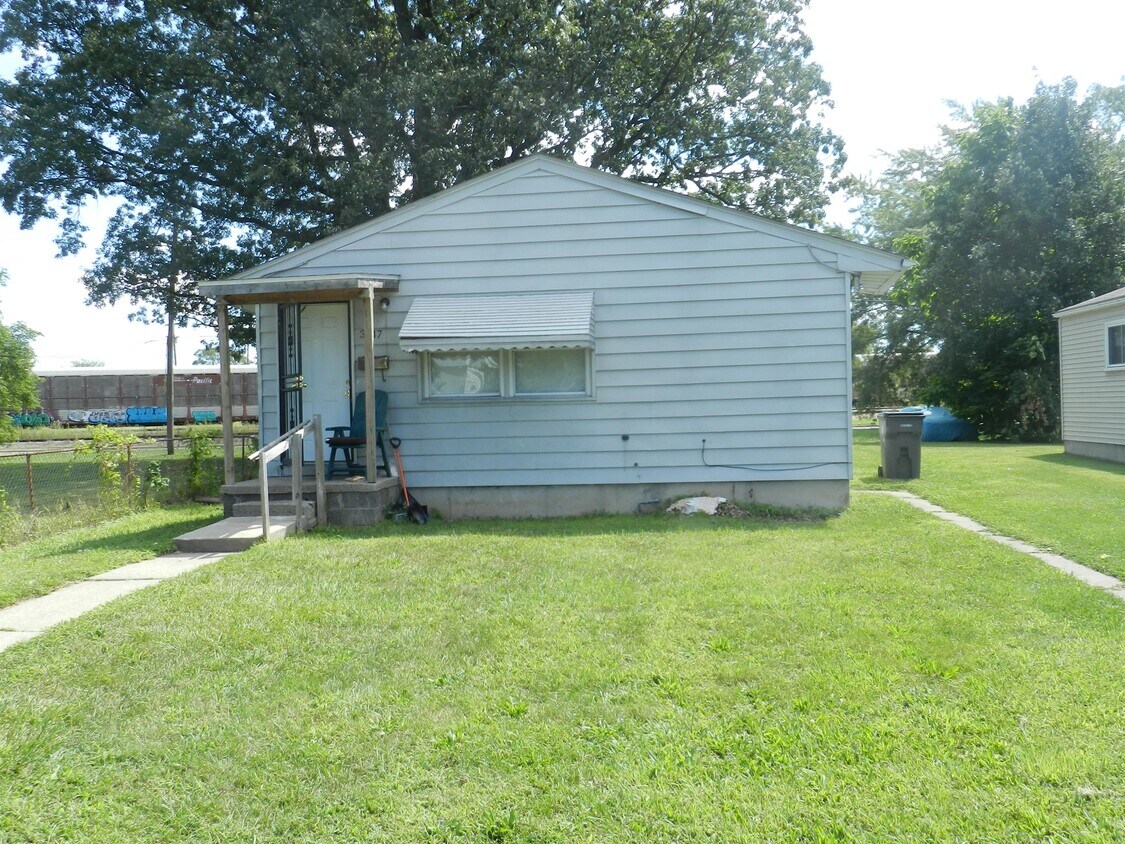 Primary Photo - 3747 9th St