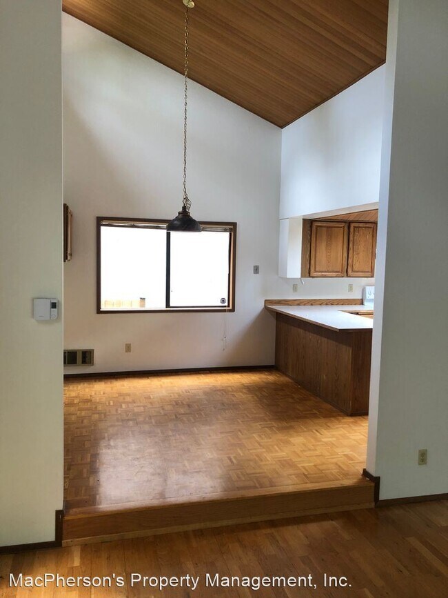 Building Photo - 4 br, 3 bath House - 2545 NE 95th St