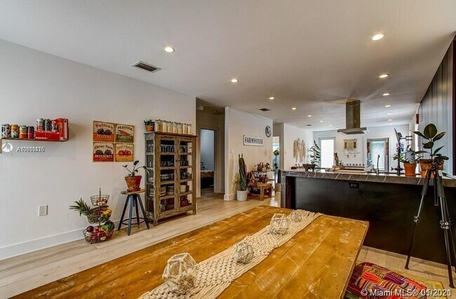 Foto del edificio - 327 NW 39th St