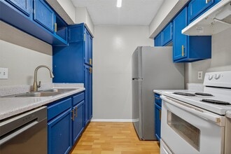 Building Photo - 10555 Turtlewood Ct