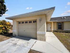 Building Photo - 1909 SW Santa Barbara Pl