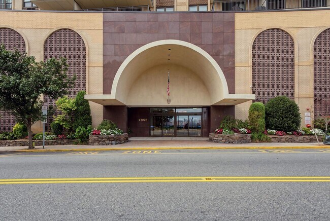 Foto del edificio - 7855 JFK Blvd E