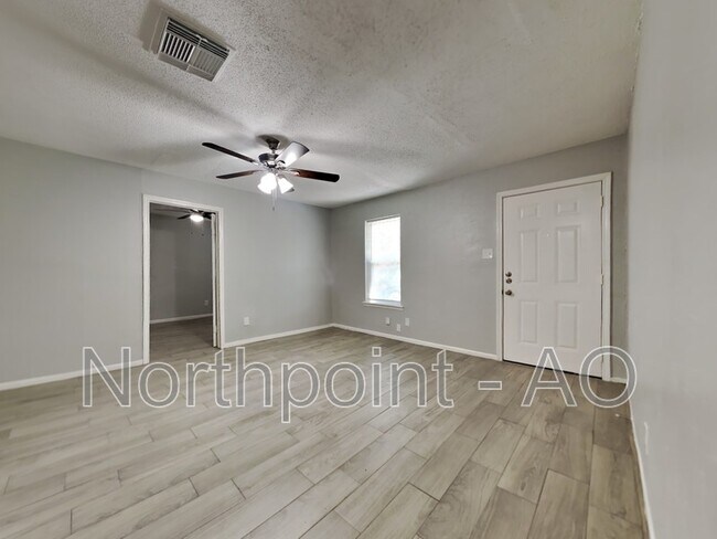 Foto del edificio - 9233 Nyssa St