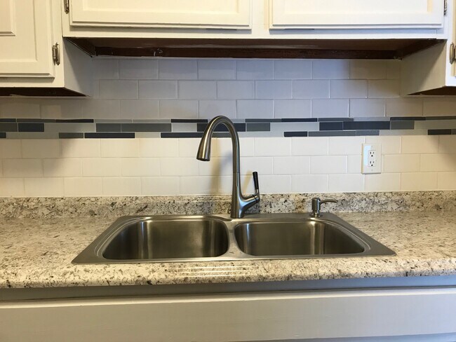 Foto del edificio - 1408 Cherry Hill Dr