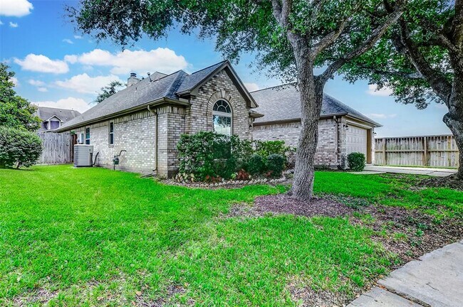 Foto del edificio - 7039 Clustering Oak Ct