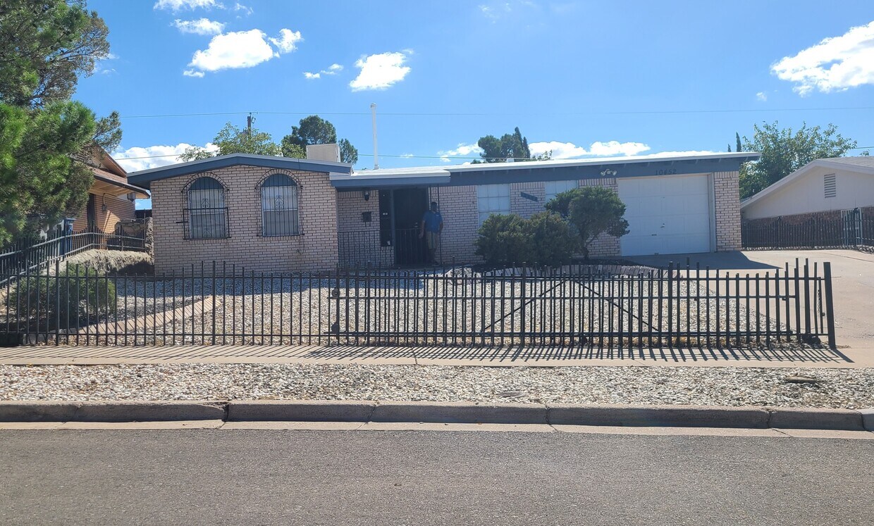 Primary Photo - 10452 Tomwood Ave