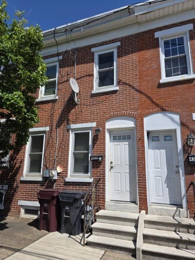Building Photo - 428 S Jackson St