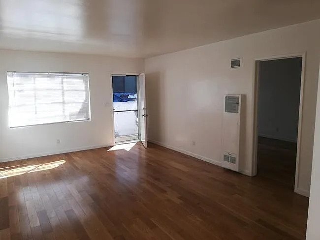 Living Room - 1342 Yale St
