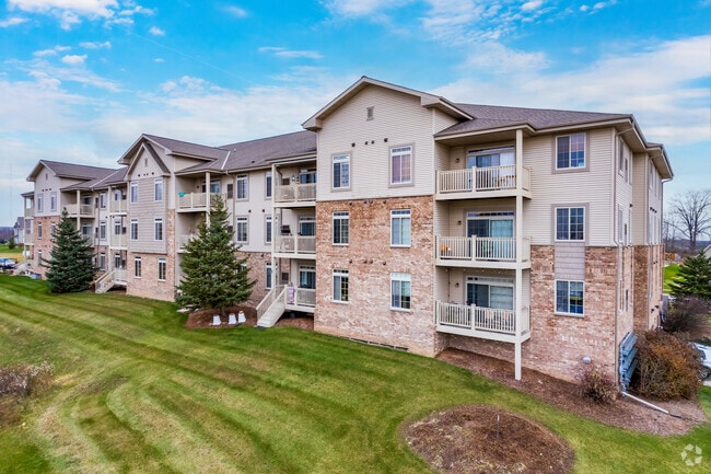 Building Photo - W197N16925 Stonewall Dr