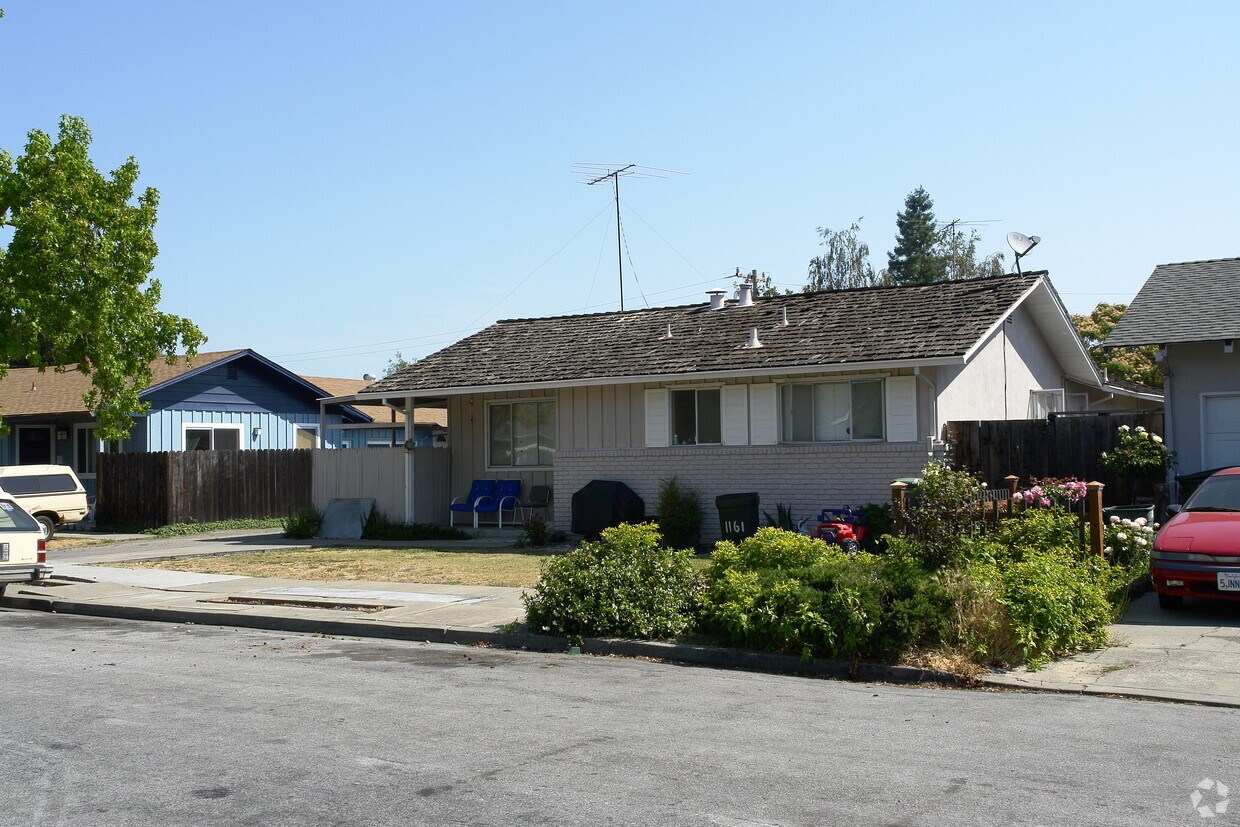 Primary Photo - 1159-1161 Sanchez Way
