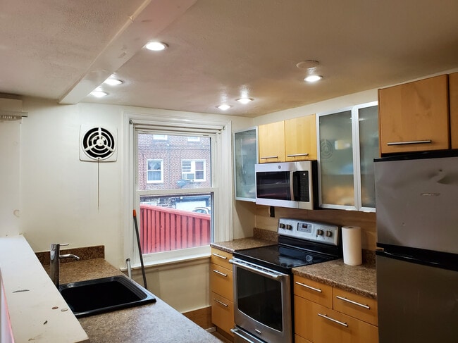 Kitchen - 5916 Tabor Ave