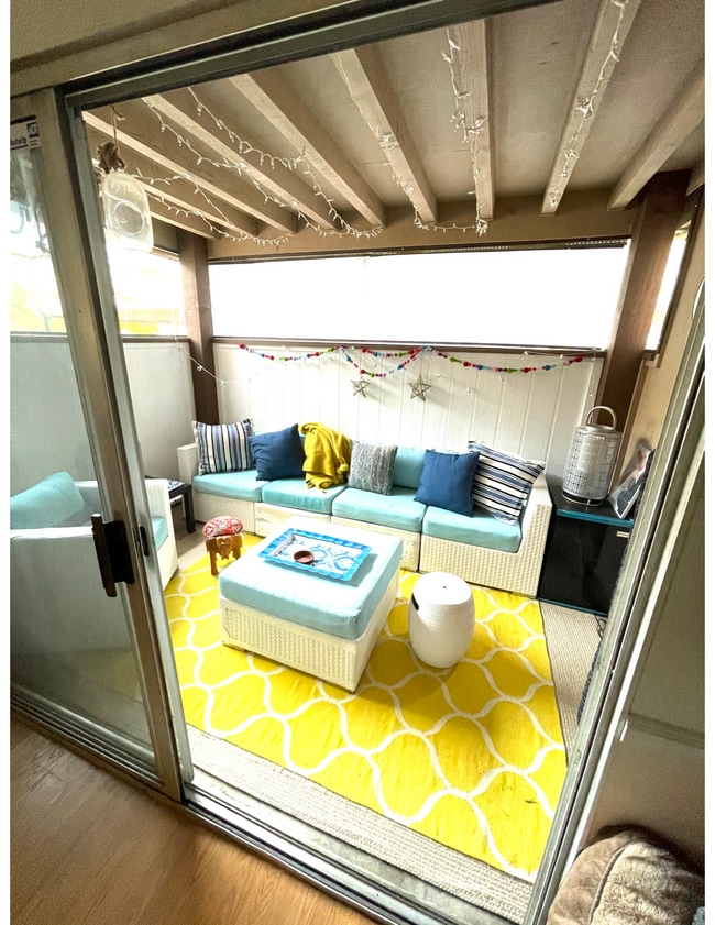 Foto del edificio - 6540 College Grove Dr