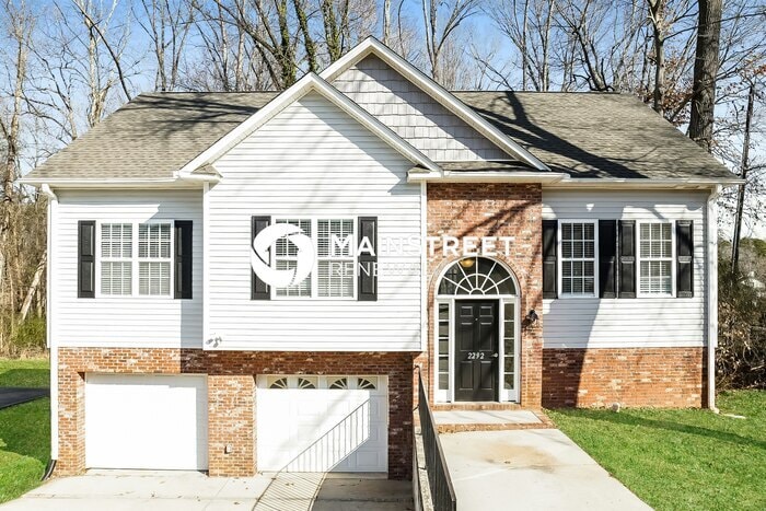Primary Photo - 4 Bedroom Pet-Friendly Home in WINSTON SAL...