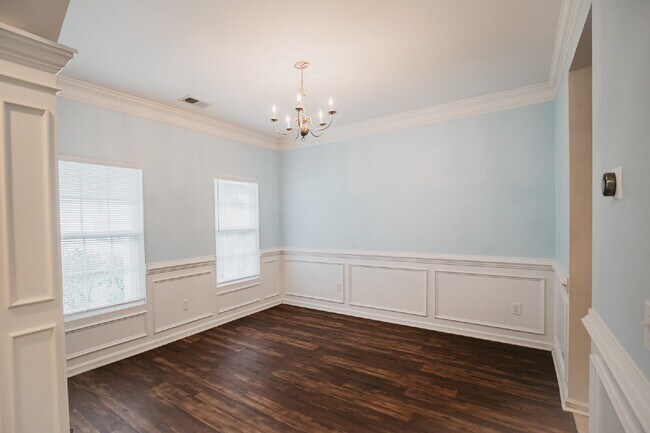 Foto del edificio - 4 Bed/2.5 Bath/Primary downstairs