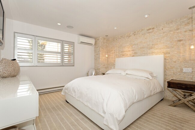 Building Photo - 805 E Cooper Ave