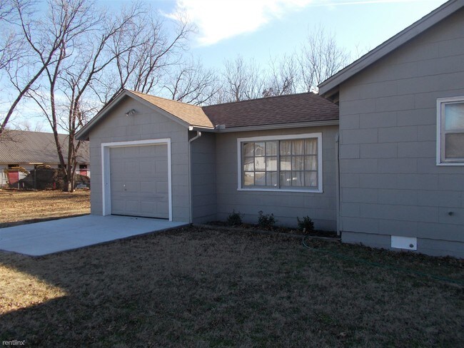 Building Photo - 1016 N Chickasaw Ave