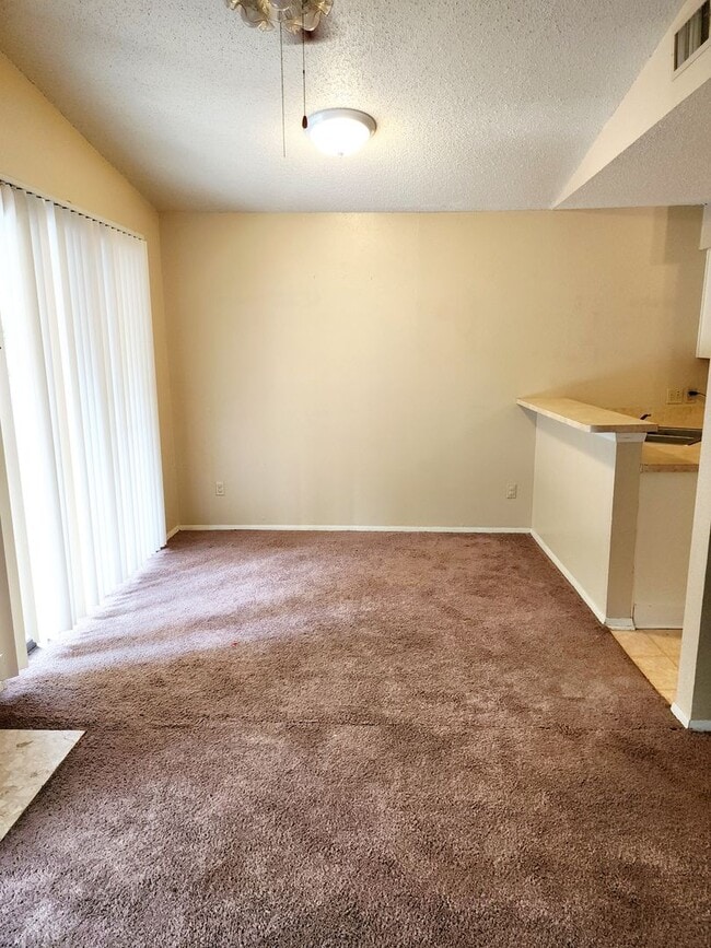 Foto del edificio - Affordable duplex in convenient location!