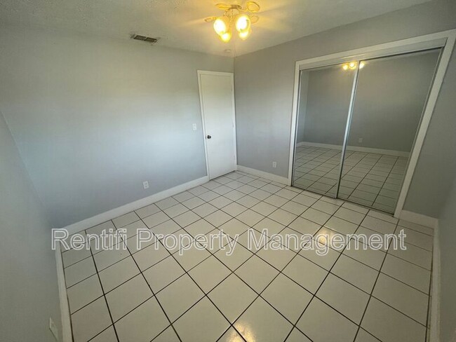 Photo - 717 SE 9th St Apartment