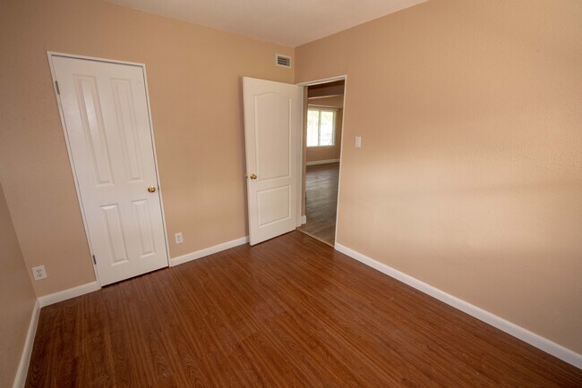 Building Photo - 619 Guild Dr