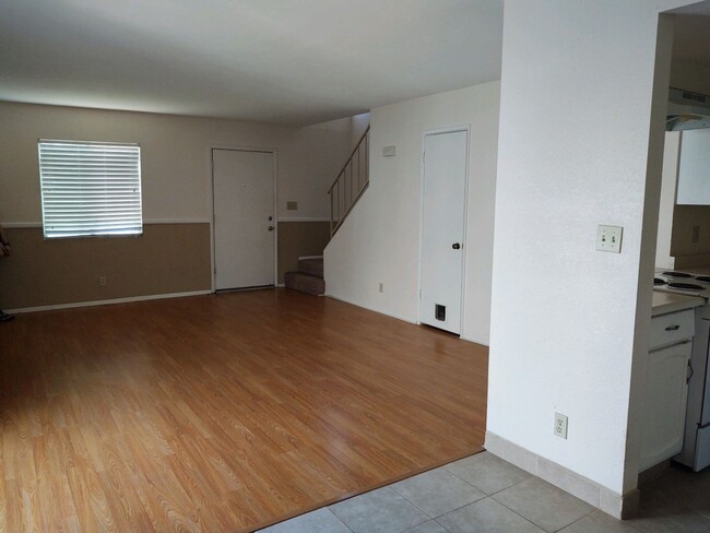 Foto del edificio - Town home on 47 Dr