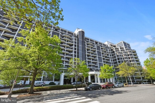 Building Photo - 1530 Key Blvd