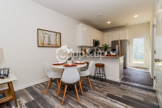 Foto del edificio - 929 Ranchero St