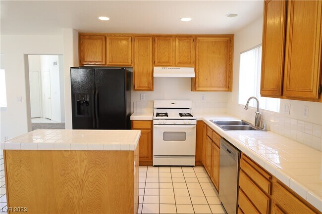 Foto del edificio - 8940 Libertyvale Dr