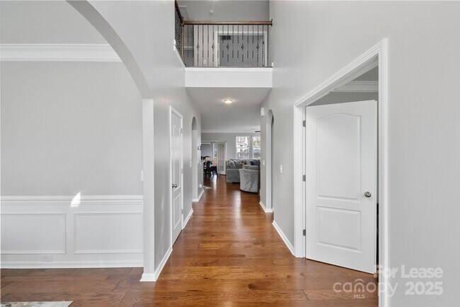 Foto del edificio - 188 Sweet Briar Dr