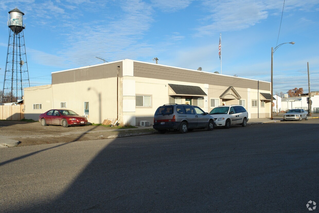 Building Photo - 100-110 S Plymouth Ave
