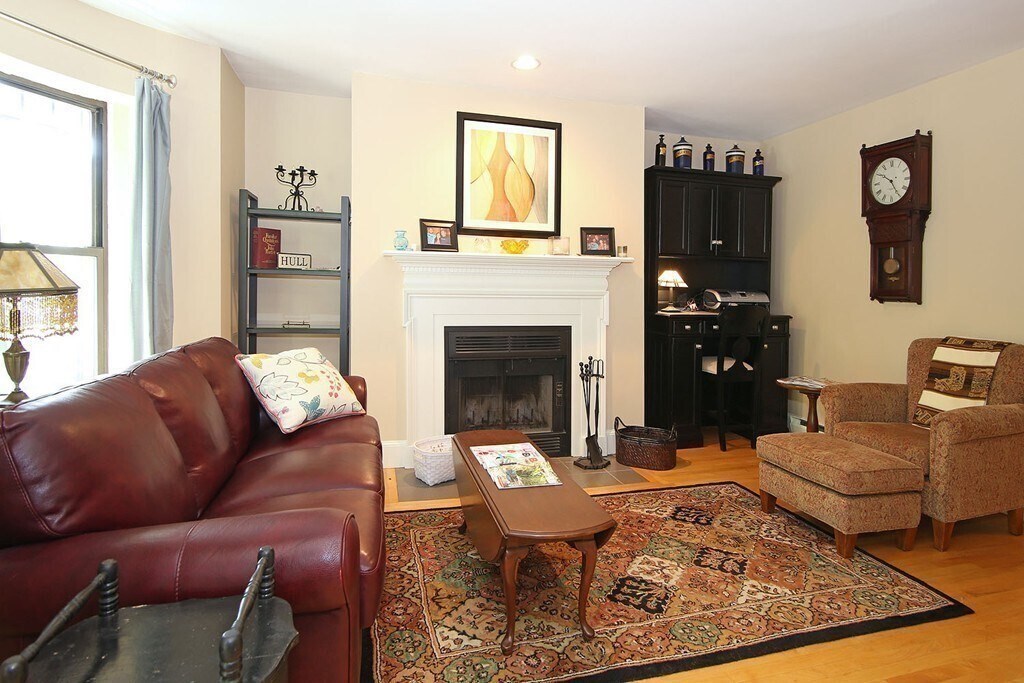 Primary Photo - 211 W Newton St