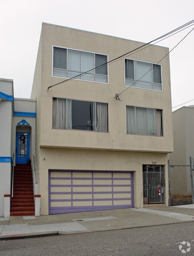Building Photo - 719 38th Ave