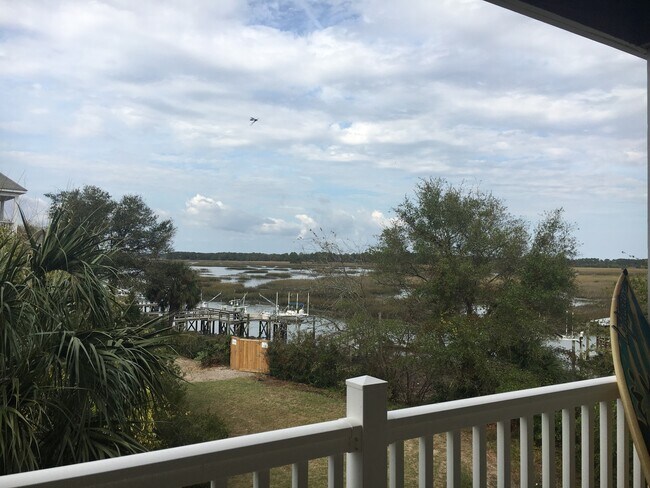 Building Photo - 2 bedroom, 2 bath condo NEAR FOLLY BEACH
