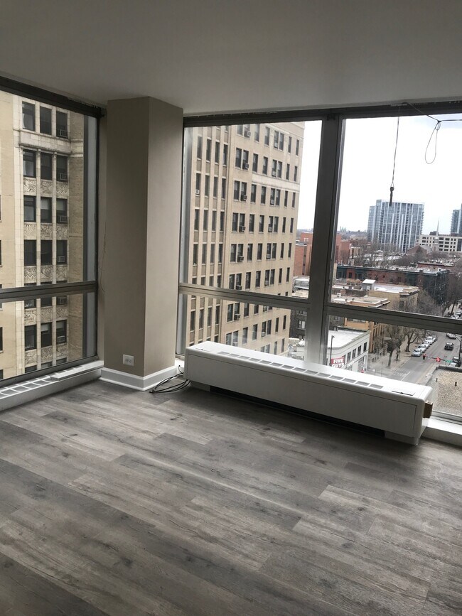 Foto del edificio - 2400 N Lakeview Ave