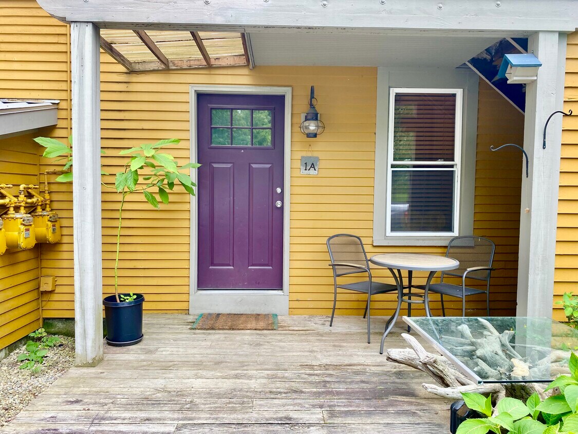 185 Elm St Unit 1A, Manchester Center, VT 05255 Apartments in