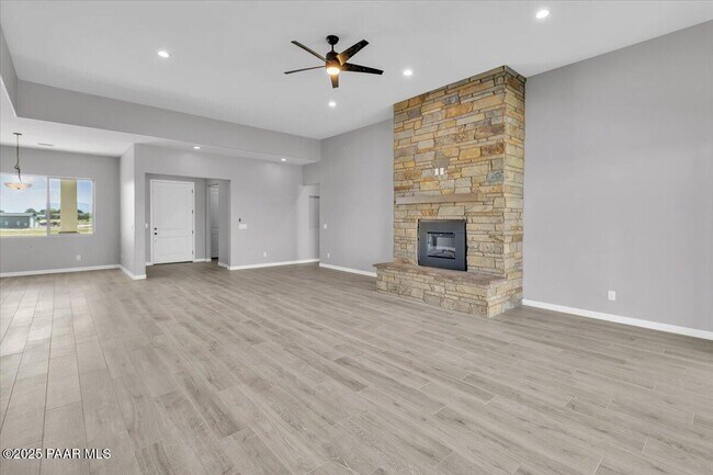 Building Photo - 6648 E Copperfield Dr