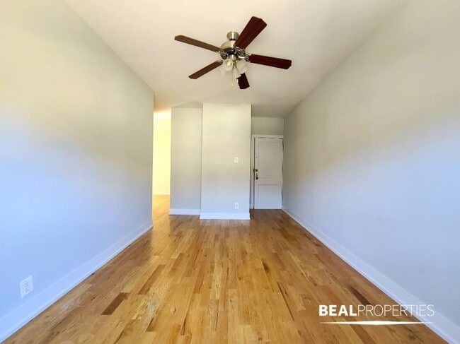 Building Photo - 1 bedroom in CHICAGO IL 60657