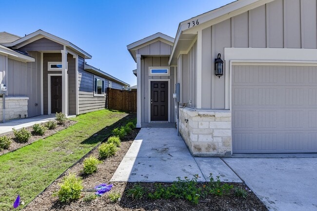 Building Photo - 736 Wheatfield Dr