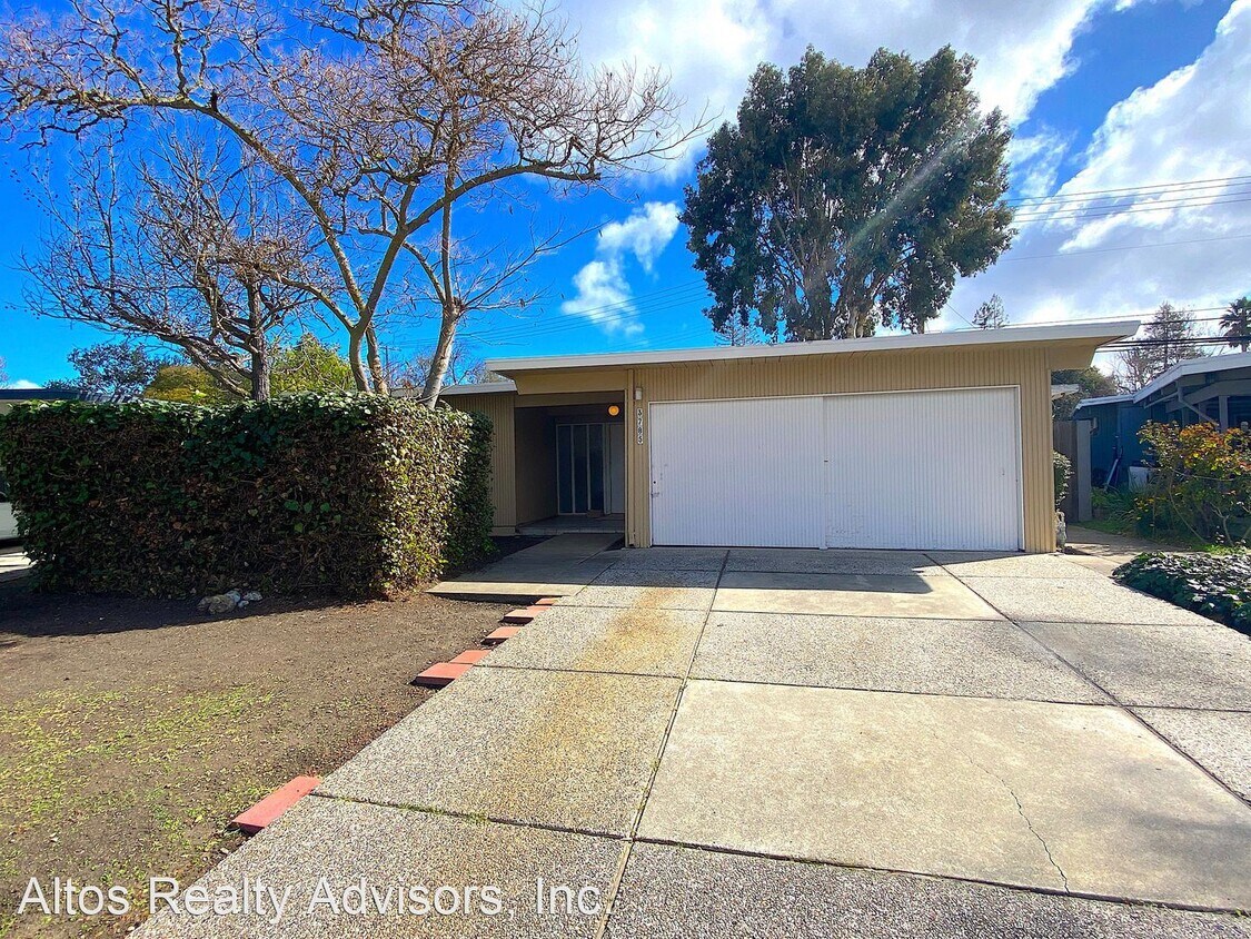 5 br, 2.5 bath House - 3785 Starr King Circle