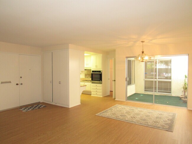 Foto del edificio - Beautiful 2 Bedroom Ground Floor Condo in Laguna Woods!