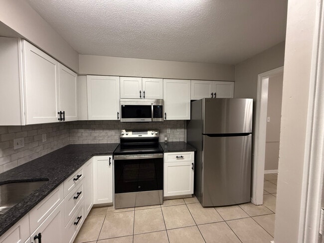 Building Photo - 2018 Auburn Dr