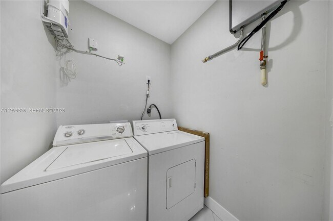 Foto del edificio - 2612 SW 12th St