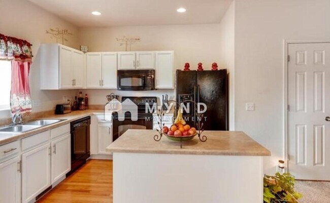 Building Photo - 2733 Tumblewood Grv
