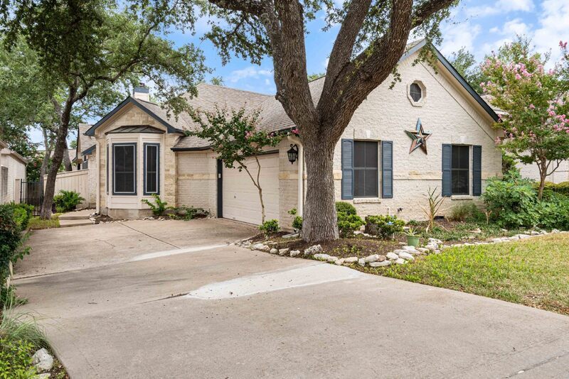 Primary Photo - 31 Troon Dr